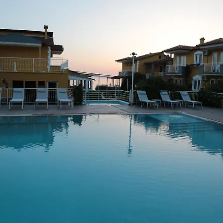 B&B Comfortable With Shared Pool Near Beach In *