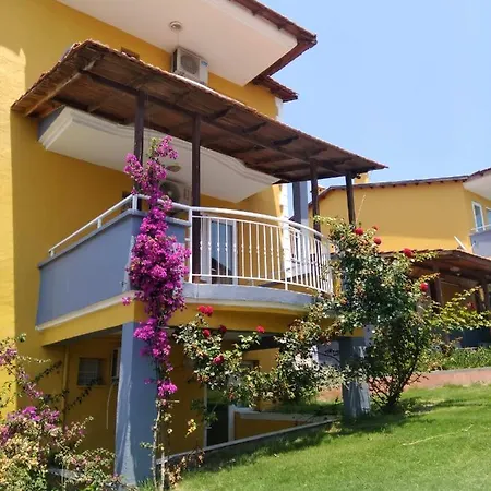 B&B Comfortable With Shared Pool Near Beach In 쿠사다시