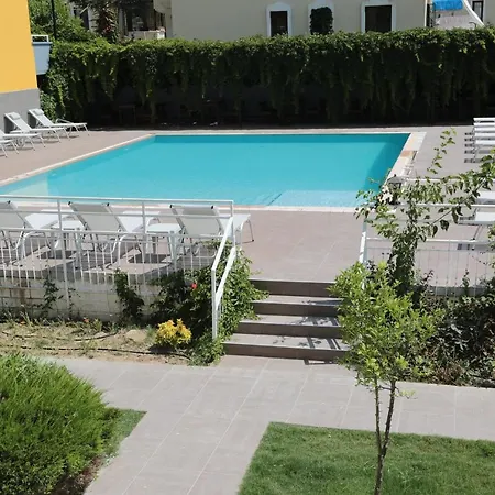 Comfortable With Shared Pool Near Beach In 쿠사다시