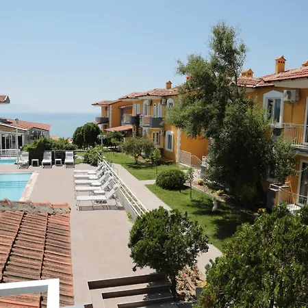 Comfortable With Shared Pool Near Beach In Bed & Breakfast